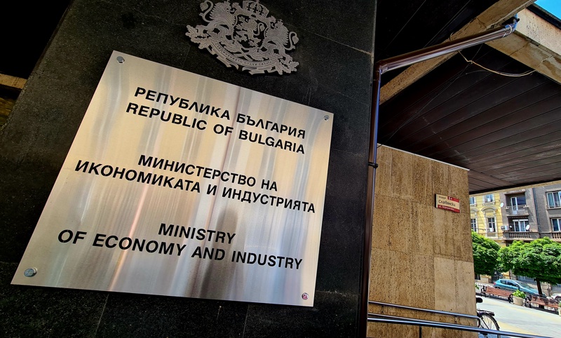Служебният министър на икономиката Никола Стоянов се разбърза и обяви