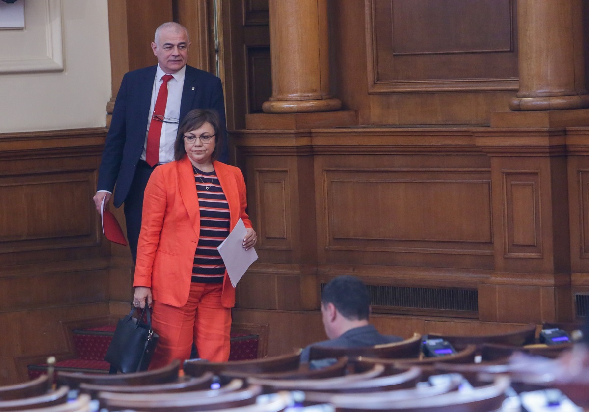 Юлия КУЛИНСКАЛидерът на БСП Корнелия Нинова отново настоя в правната