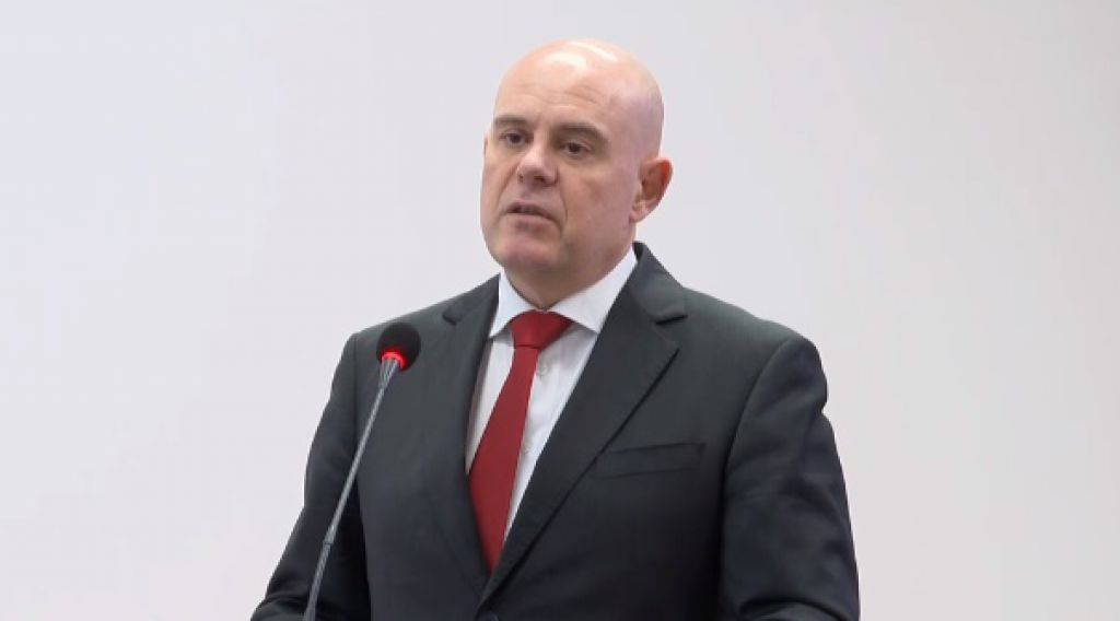 Главният прокурор Иван Гешев обяви че е призован да се яви