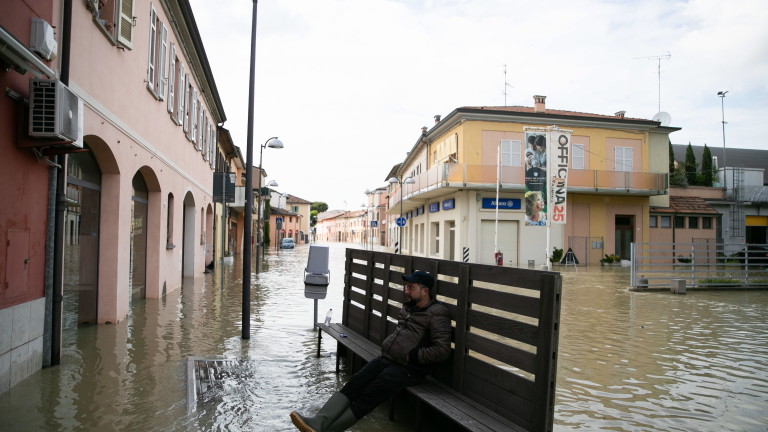 Нови спасителни операции в наводнения район на Северна Италия. Лошото