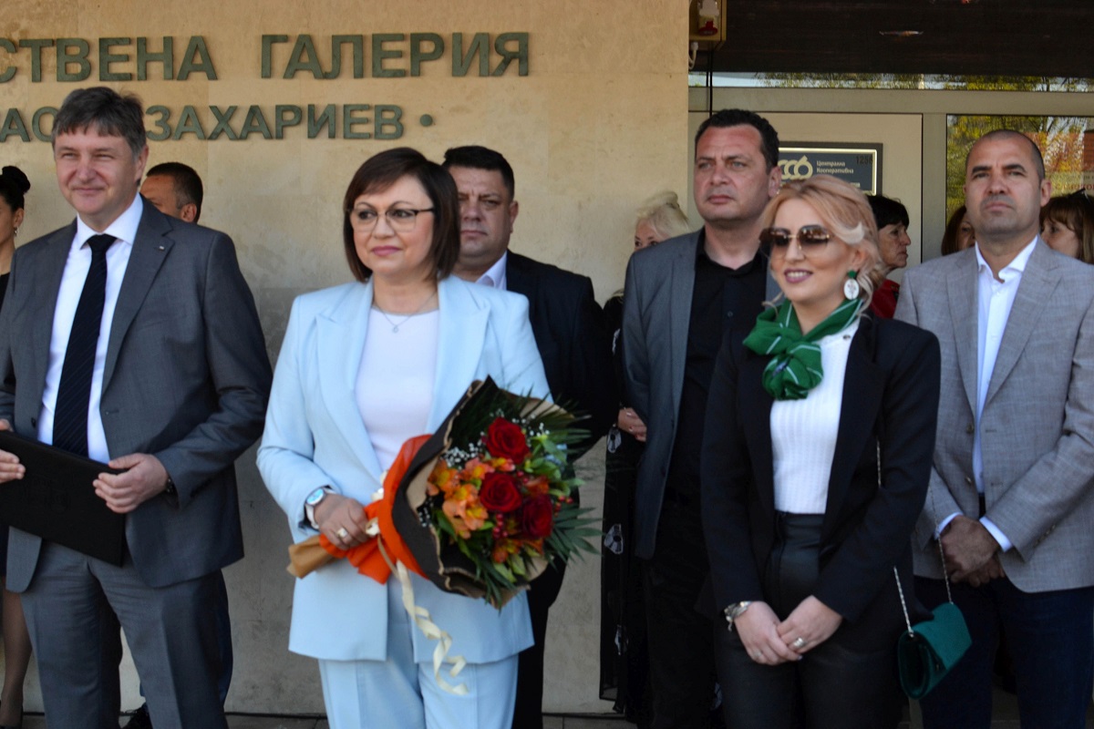 Лидерът на БСП Корнелия Нинова поздрави българските учители, научни, просветни