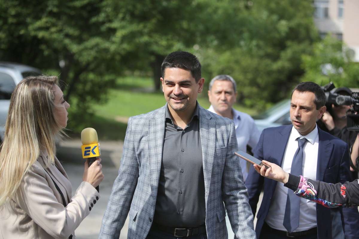 Независимият народен представител Радостин Василев е с повдигнато обвинение за