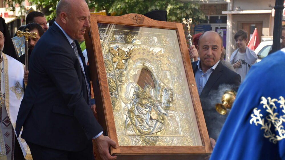 Чудотворната икона на Света Богородица Достойно есть е в Поморие  Тя
