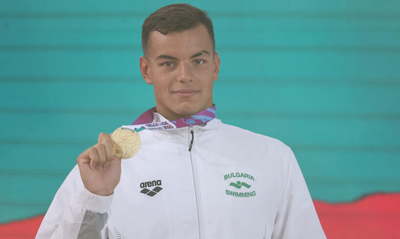 Петър Мицин донесе европейска титла на българското плуване. 17-годишният велинградчанин 