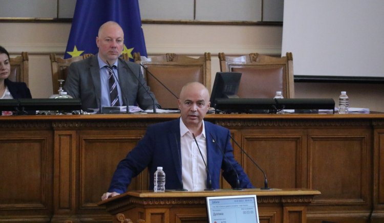 Уважаеми колеги народни представители, четвърти ден българският парламент знаете ли