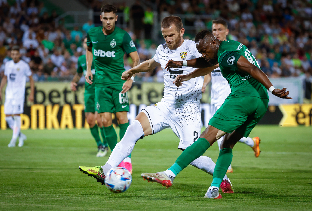 Лудогорец се спаси от резил и елиминира Балкани в първия