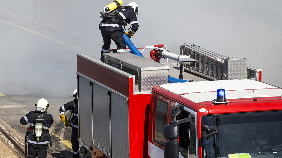 50 български пожарникари заедно с 15 единици техника се прибираха от