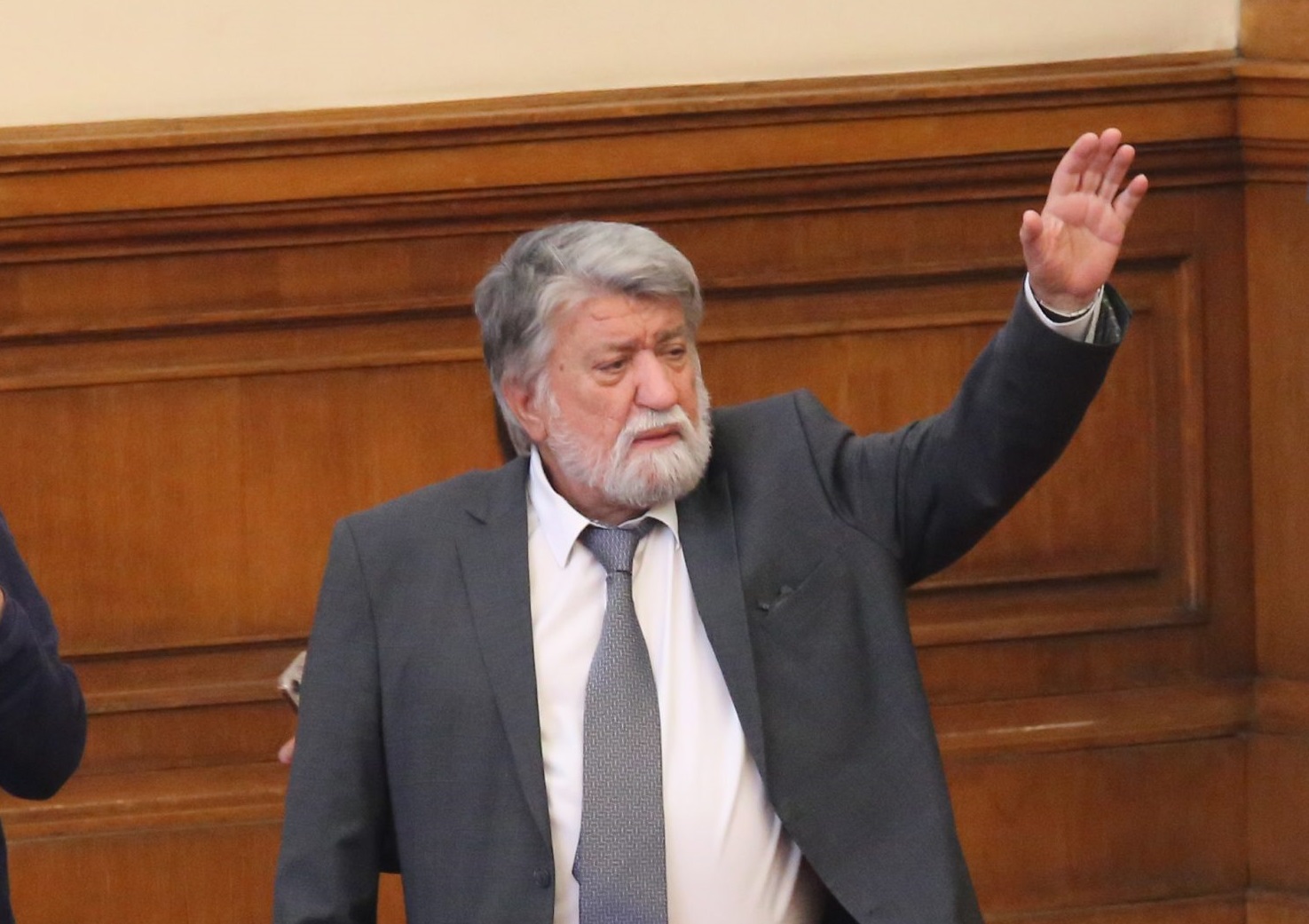 Депутатът Вежди Рашидов напуска парламента ГЕРБ и политиката изобщо Това