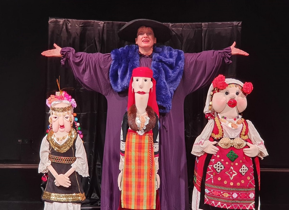 Международният театрален фестивал Лято кукли и приятели във Велико Търново