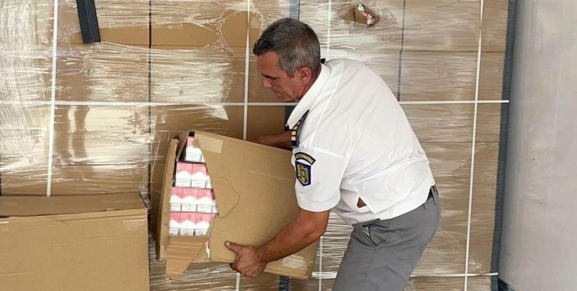 Българин с 435 000 пакета с цигари, скрити в камион