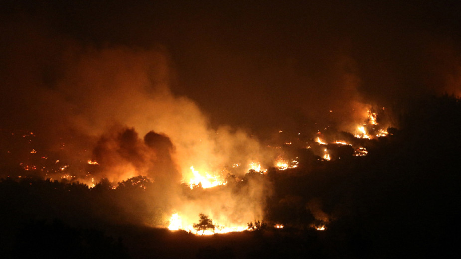 Пожар гори в горска територия край Средец Обявено е частично