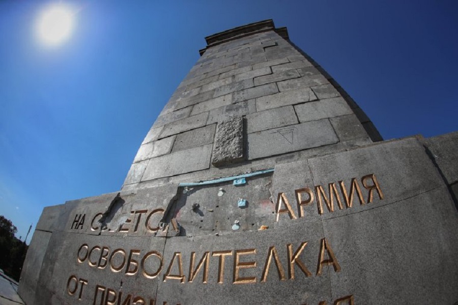 БСП ще възстанови отново поруганата плоча на Паметника на Съветската