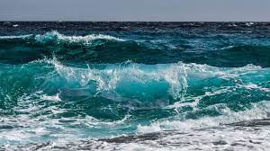 Високите морски вълни, породени от бурния североизточен вятър по родното