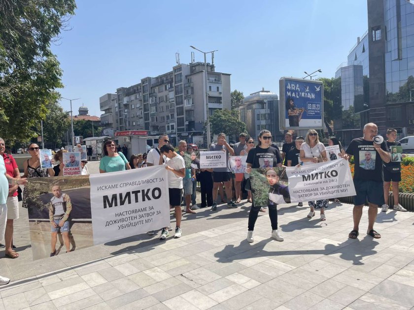 Нов протест на кръговото кръстовище до село Цалапица събира жителите