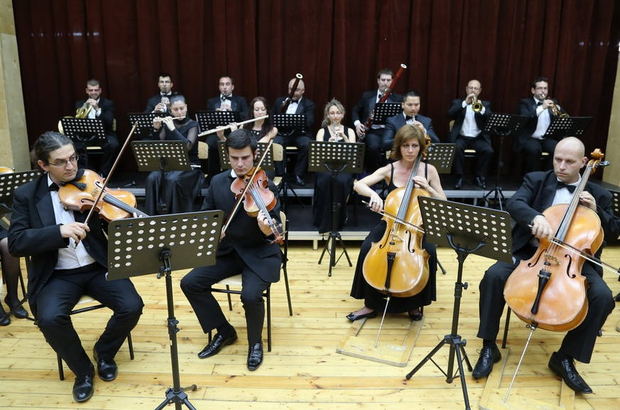 Общинският културен институт Надежда кани на концерт на оркестър Симфониета