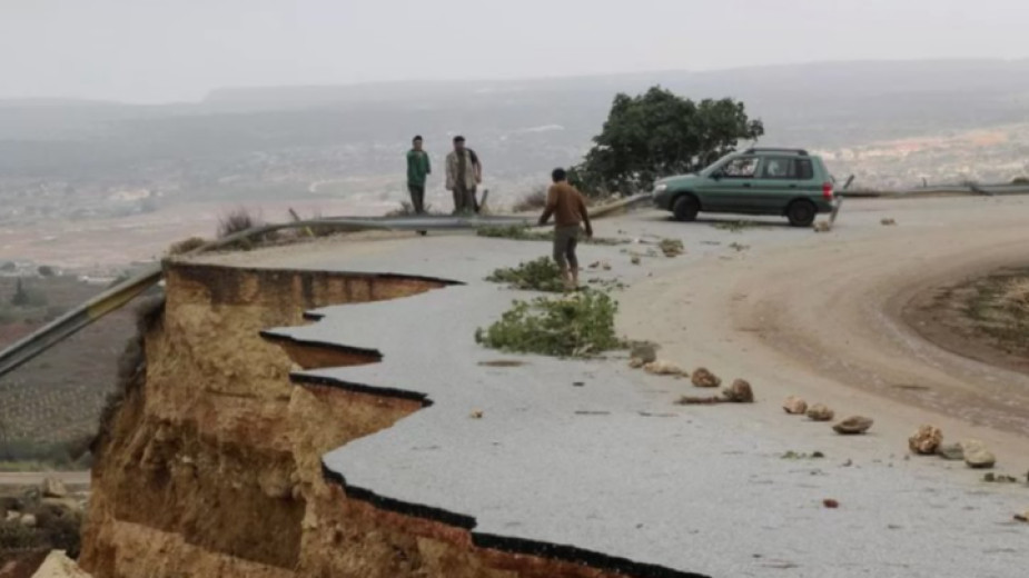 Хиляди може да са загиналите след опустошителните наводнения предизвикани от