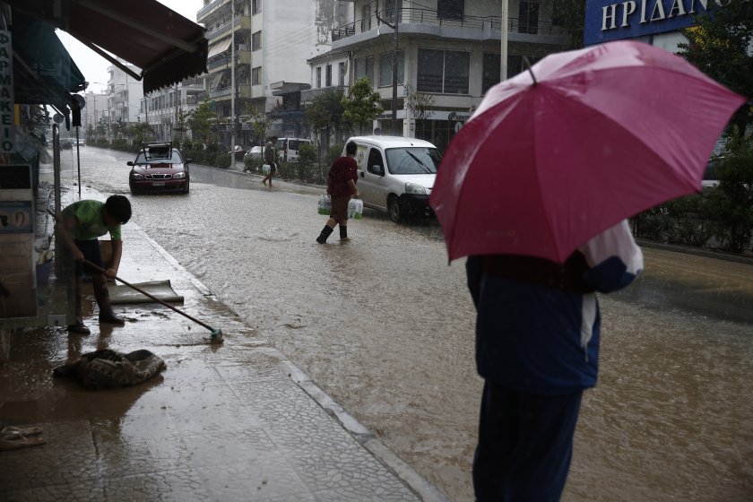 За нов циклон със силни дъждове над Гърция предупреждават синоптиците