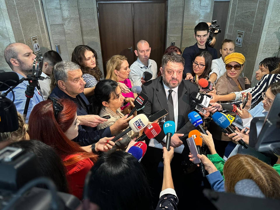 БСП за България за пореден път поиска оставката на министъра