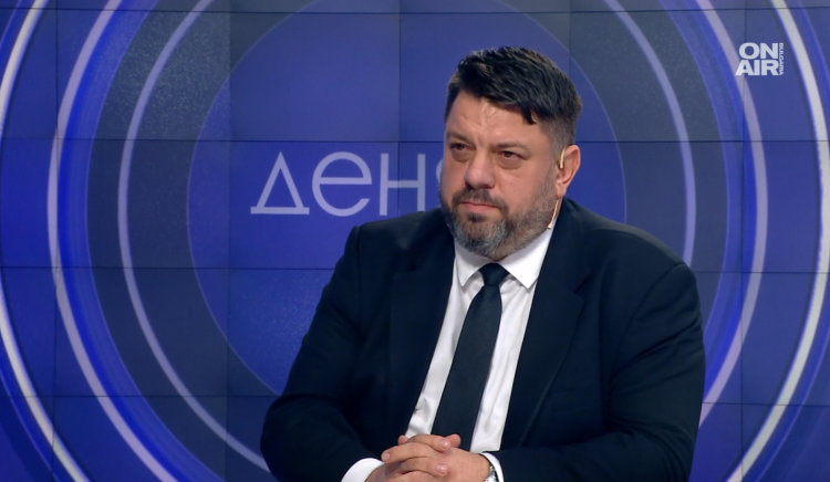 Управляващите не само опропастяват държавата но и предават националните ни