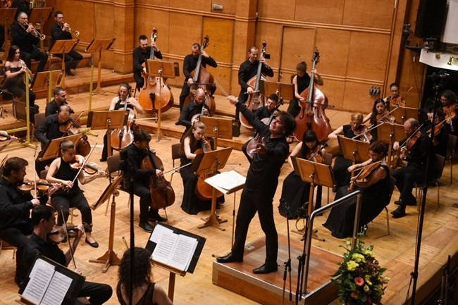 Нов симфоничен оркестър ще започне своя 33 ти сезон с концерт