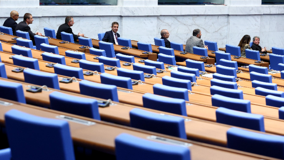 Народното събрание не събра кворум за начало на извънредното заседание