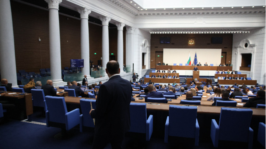 Народните представители от всички парламентарни групи влязоха я пленарна зала