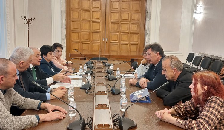 Парламентарната група на БСП за България проведе среща със синдикат