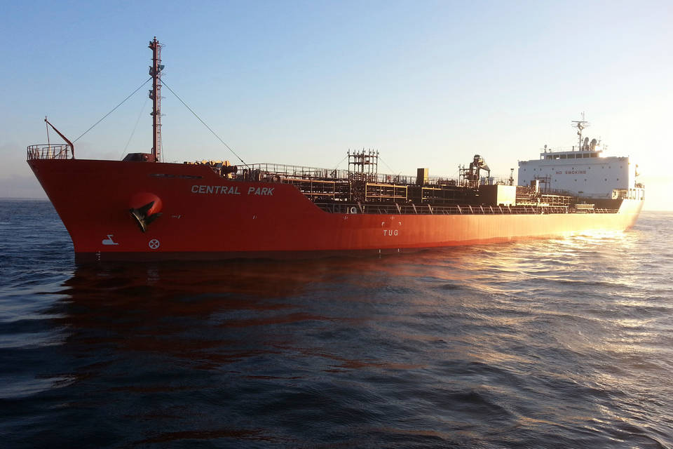 Военен кораб на САЩ освободи превзетия в Аденския залив танкер