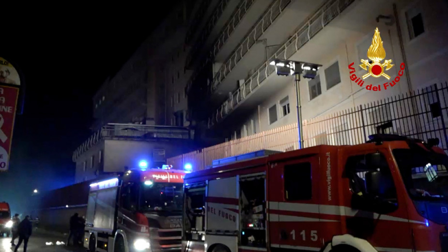 В резултат на пожар избухнал в болницата на Тиволи –