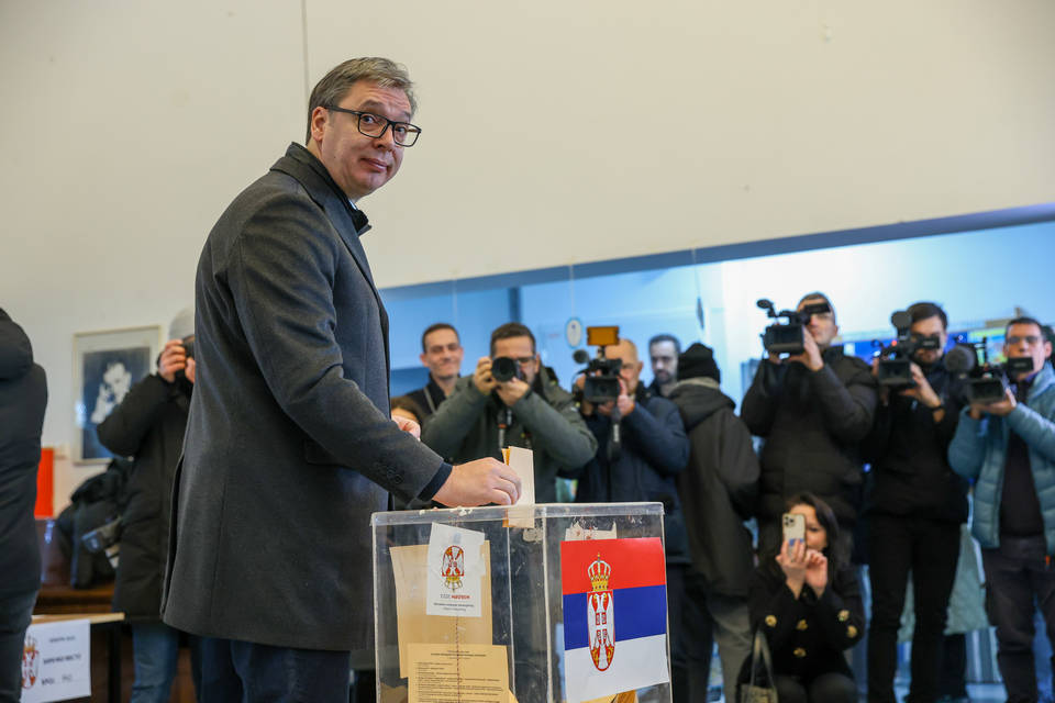 Сърбия проведе парламентарни и местни избори Близо 6 5 милиона пълнолетни