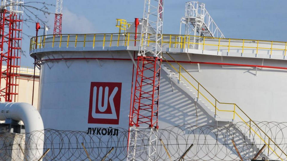 За пети път дерогацията за руската компания Лукойл беше поставена