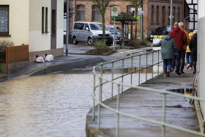 Транспортен хаос и наводнения в различни части на Европа Торнадо нанесе