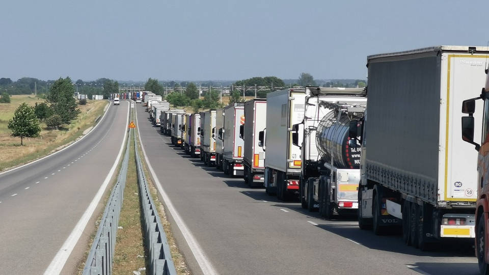 200 млн евро са загубите за българските превозвачи от дългия