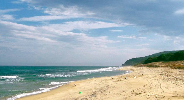 Над една четвърт от крайбрежната плажна ивица на България е