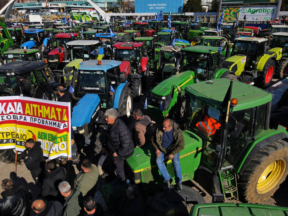 Протестиращи западноевропейски фермери стигнаха до Брюксел където се проведе извънредно
