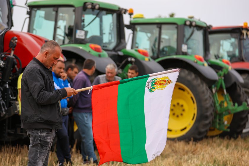 Земеделците започват ефективни протести от утре научи БНТ Част от