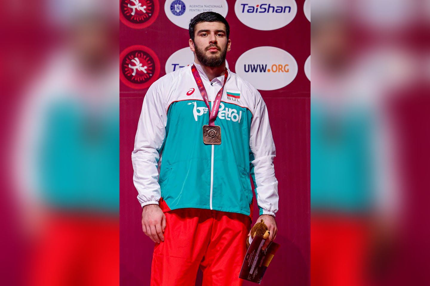 Дебютантът Ален Хубулов 125 кг донесе девети медал за България