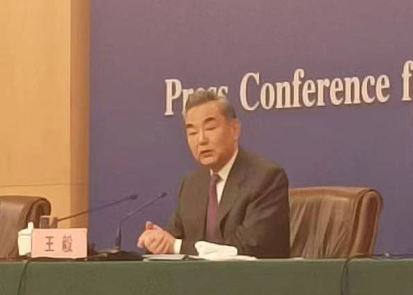 На 7 март китайският външен министър Уан И даде пресконференция