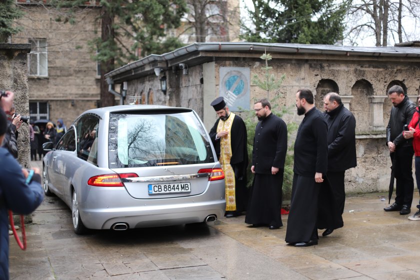 Положиха тленните останки на Патриарх Неофит в църквата Св Марина