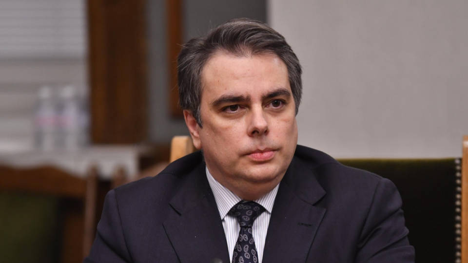 Изненадващо финансовият министър в оставка Асен Василев утвърди стратегия за