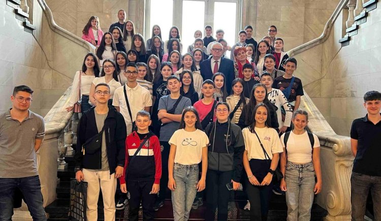 Ученици от СУ “Христо Ботев“ в град Айтос посетиха Народното