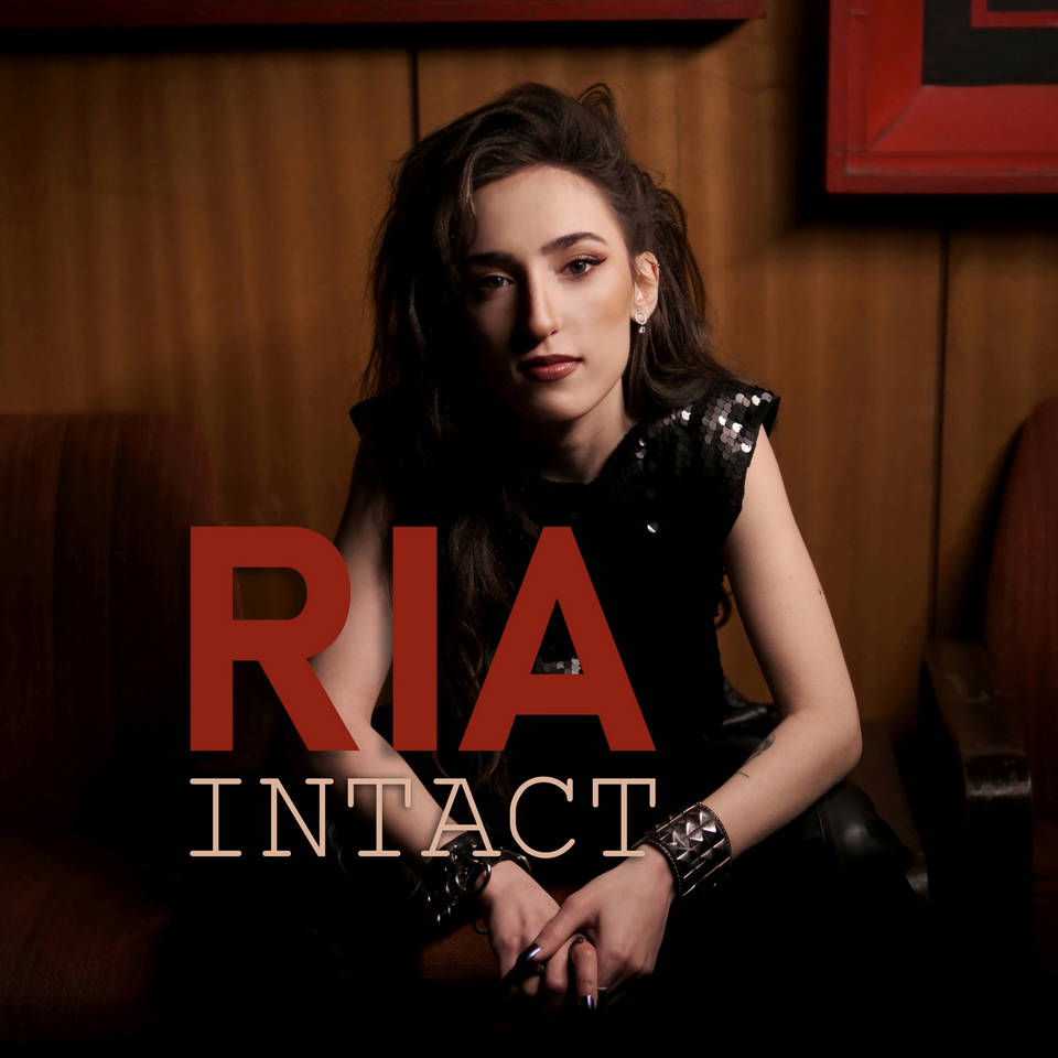 Третият самостоятелен сингъл на RIA е англоезичен и носи името