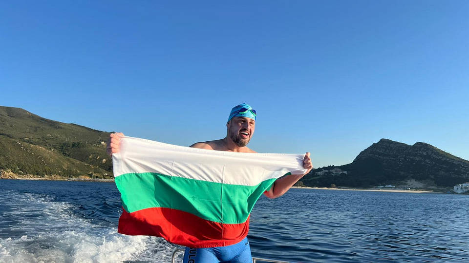 Петър Стойчев стана първият българин преплувал протока Гибралтар по правилата