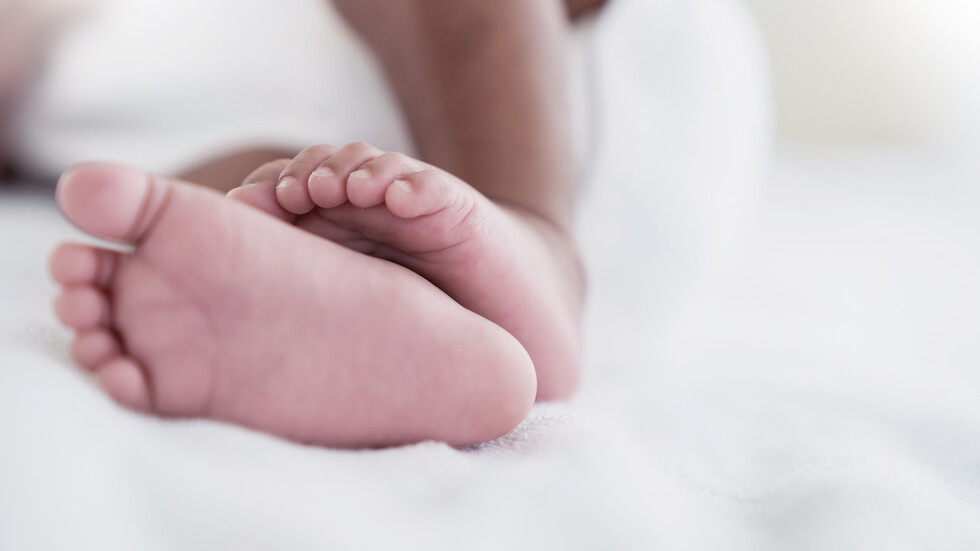 Снимка: Едно от бебетата, станали жертва на коклюш, е постъпило с белези на сепсис в болницата