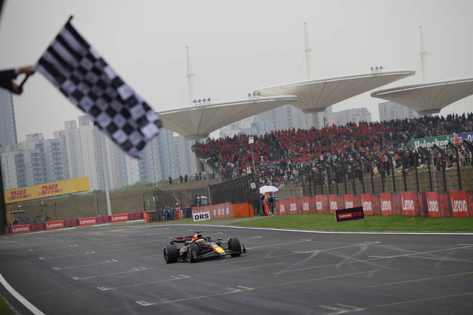Макс Верстапен доминира и за Гран при на Китай във