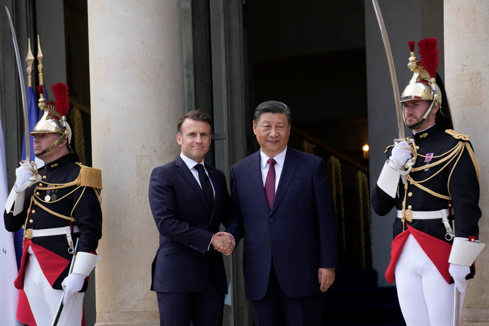 Китайският президент Си Дзинпин е на официално посещение в три