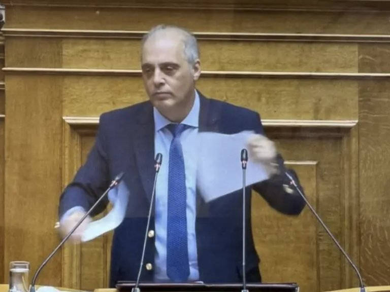 Лидерът на гръцката националистическа партия Гръцко решение Кириакос Велопулос скъса