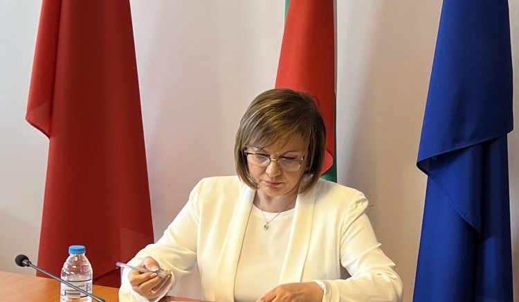 Лидерът на БСП Корнелия Нинова подписа днес споразумение с КНСБ