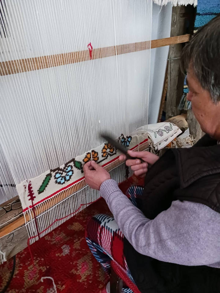 В балканското село Ичера организират творчески работилници по килимарство съобщи