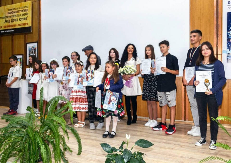 Юбилейната изложба 10 години Световен конкурс за детска рисунка откриват